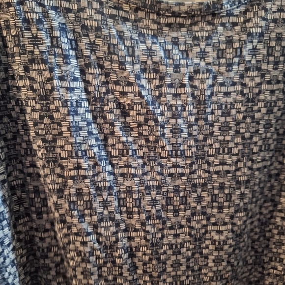 Elegant Blue Patterned Long Sleeve Top - Picture 2 of 6